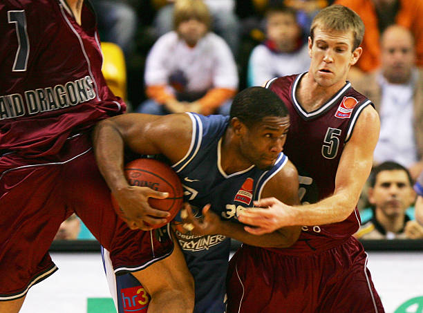 交媒体为主 交媒体为主